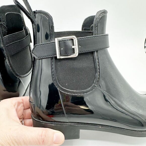 Marc Fisher Women's 6 Rainy Black Glossy Ankle‎ Rain Bootie Buckle Boot Sz 7 - Picture 6 of 11